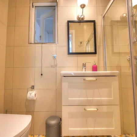 Unique And Tastefully Furnished Maisonette With Large Yard Sbon1-1 * スリーマ