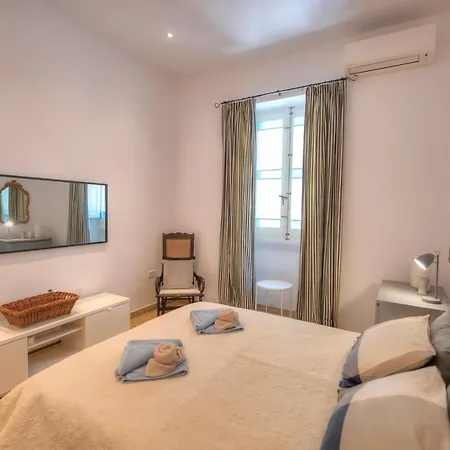 Unique And Tastefully Furnished Maisonette With Large Yard Sbon1-1 別荘 *