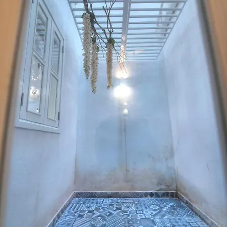 Unique And Tastefully Furnished Maisonette With Large Yard Sbon1-1 別荘 スリーマ