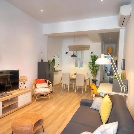 Unique And Tastefully Furnished Maisonette With Large Yard Sbon1-1 Casa de Férias
