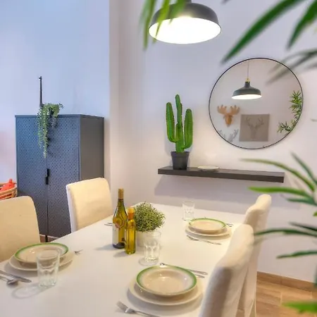 Dom wakacyjny Unique And Tastefully Furnished Maisonette With Large Yard Sbon1-1