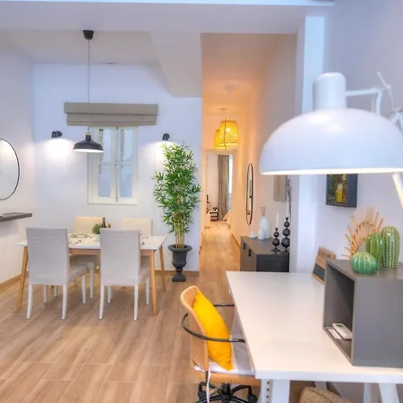 Unique And Tastefully Furnished Maisonette With Large Yard Sbon1-1 Case de vacanță