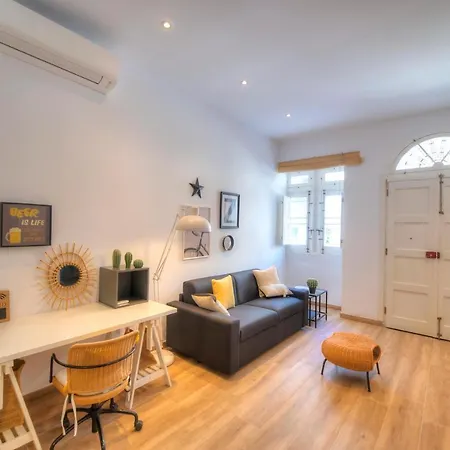 Unique And Tastefully Furnished Maisonette With Large Yard Sbon1-1 Dom wakacyjny *