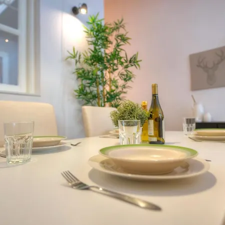 Unique And Tastefully Furnished Maisonette With Large Yard Sbon1-1 *