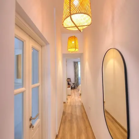 Unique And Tastefully Furnished Maisonette With Large Yard Sbon1-1 Case de vacanță