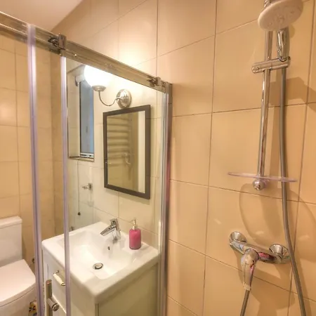 Unique And Tastefully Furnished Maisonette With Large Yard Sbon1-1 Dom wakacyjny