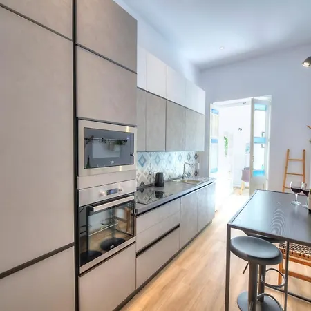 Dom wakacyjny Unique And Tastefully Furnished Maisonette With Large Yard Sbon1-1 *