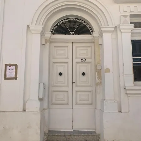 Unique And Tastefully Furnished Maisonette With Large Yard Sbon1-1 Case de vacanță